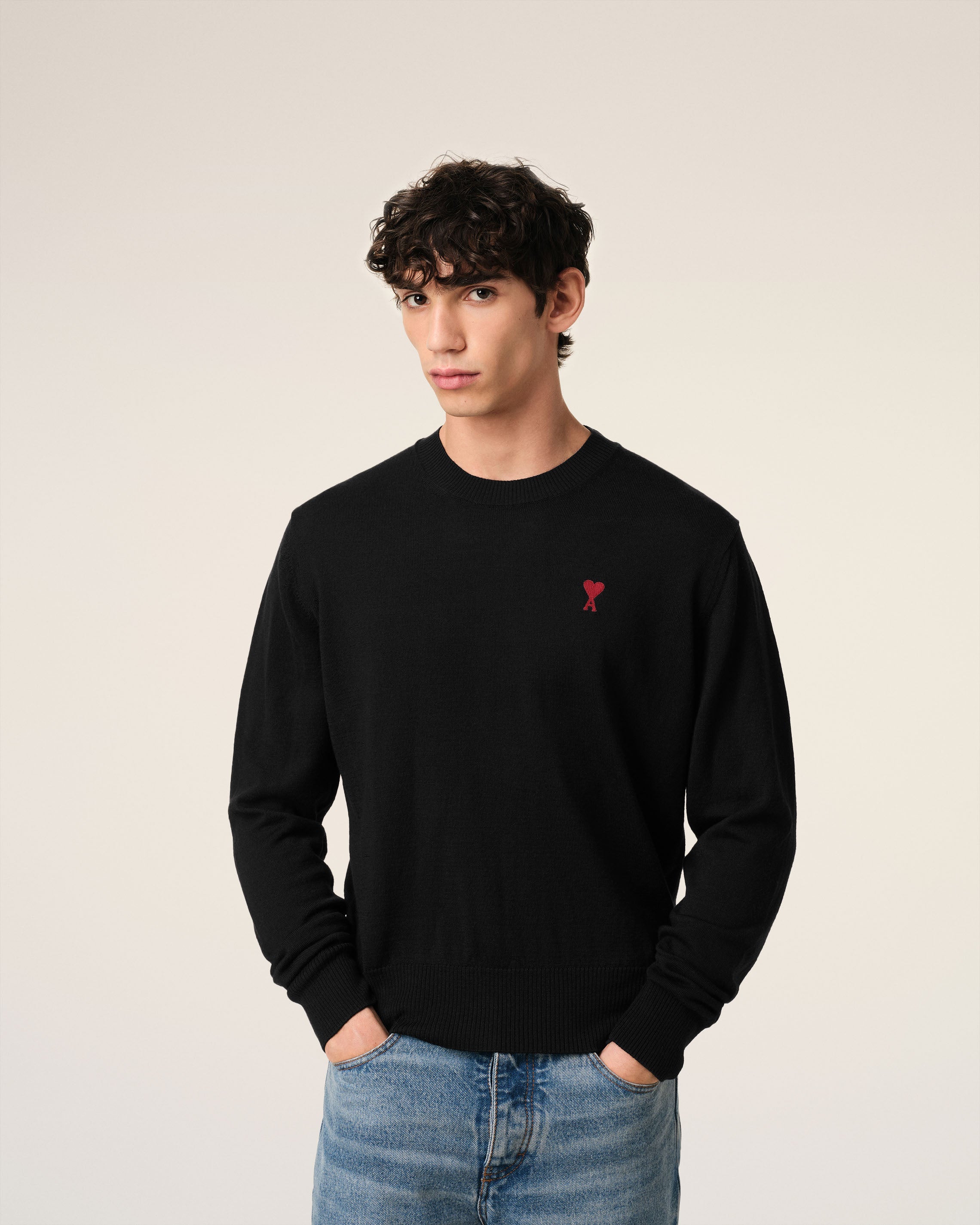 Pull Noir Col Rond Ami de Coeur En Laine