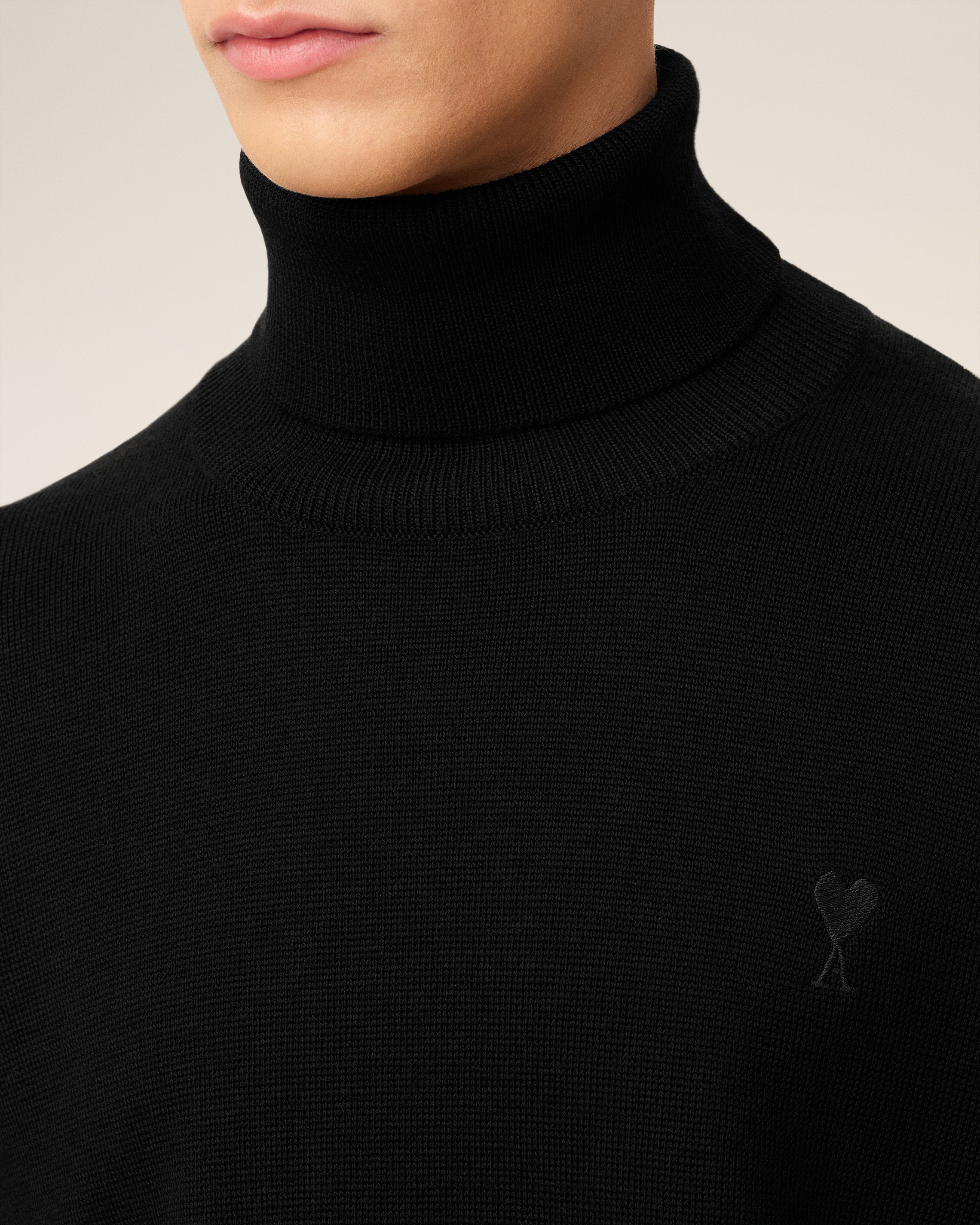 Pull Noir Col Roulé Ami De Coeur En Laine