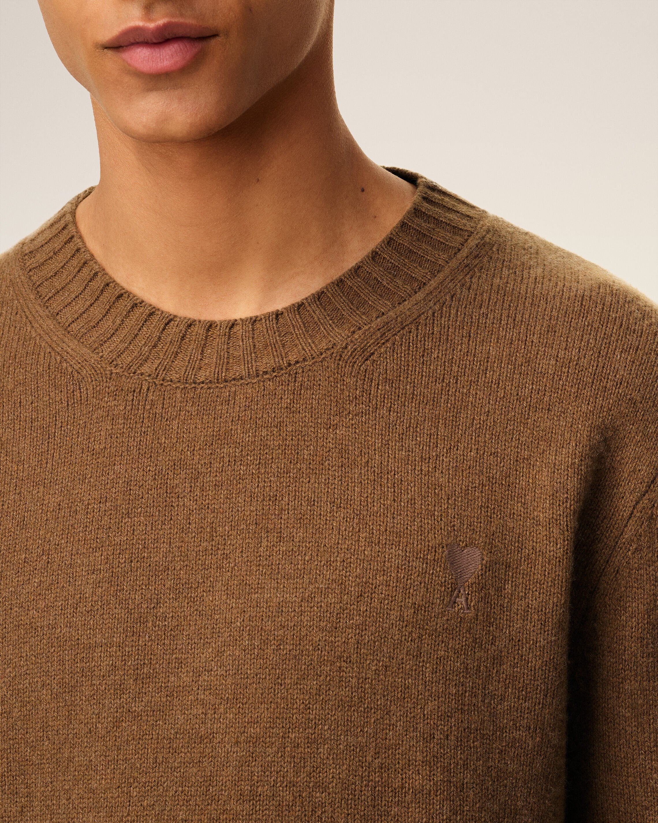 Pull Marron Col Rond Ami De Coeur En Cachemire