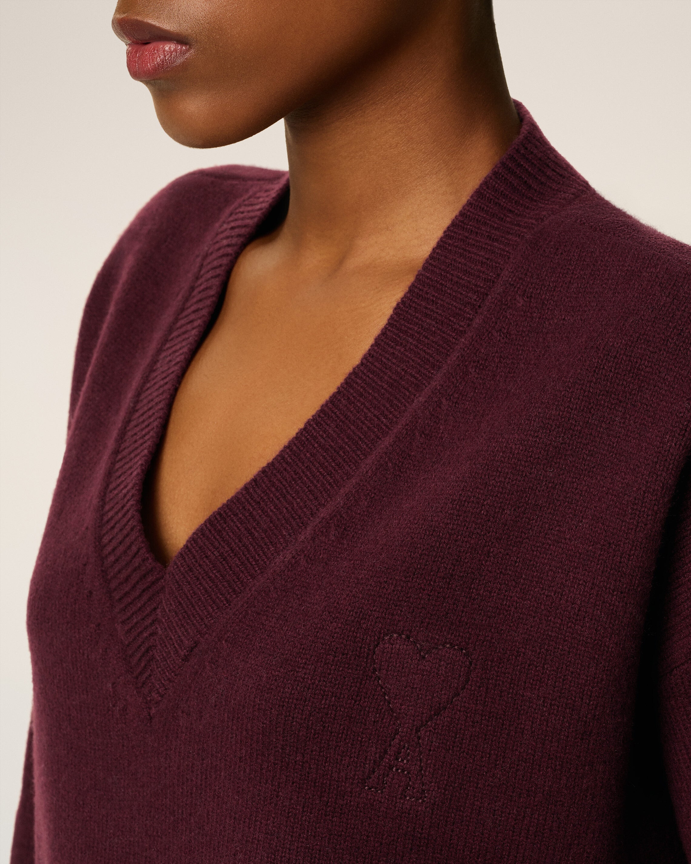 Pull Bordeaux Col V Ami De Coeur En Laine
