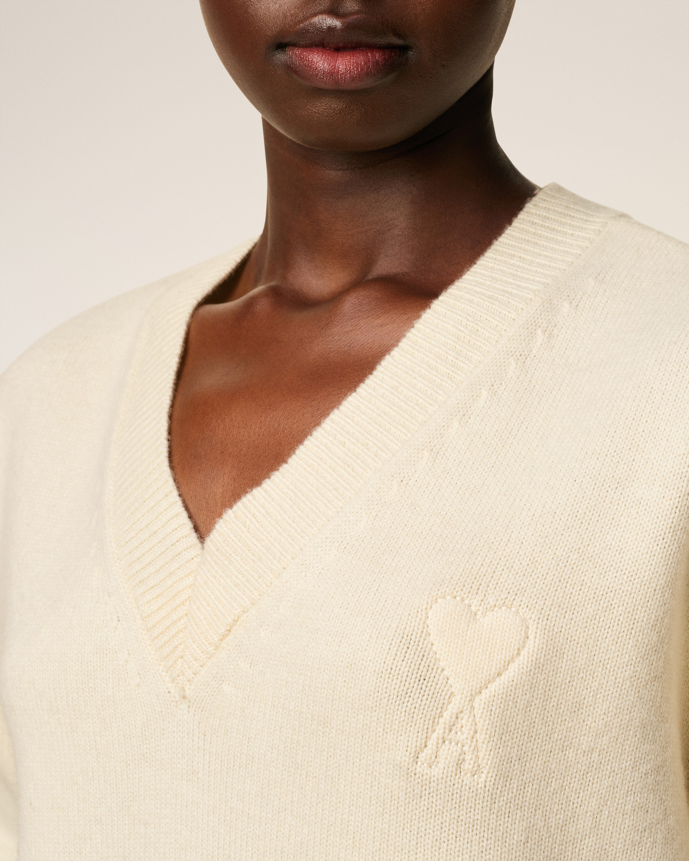 Pull Blanc Col V Ami De Coeur En Laine