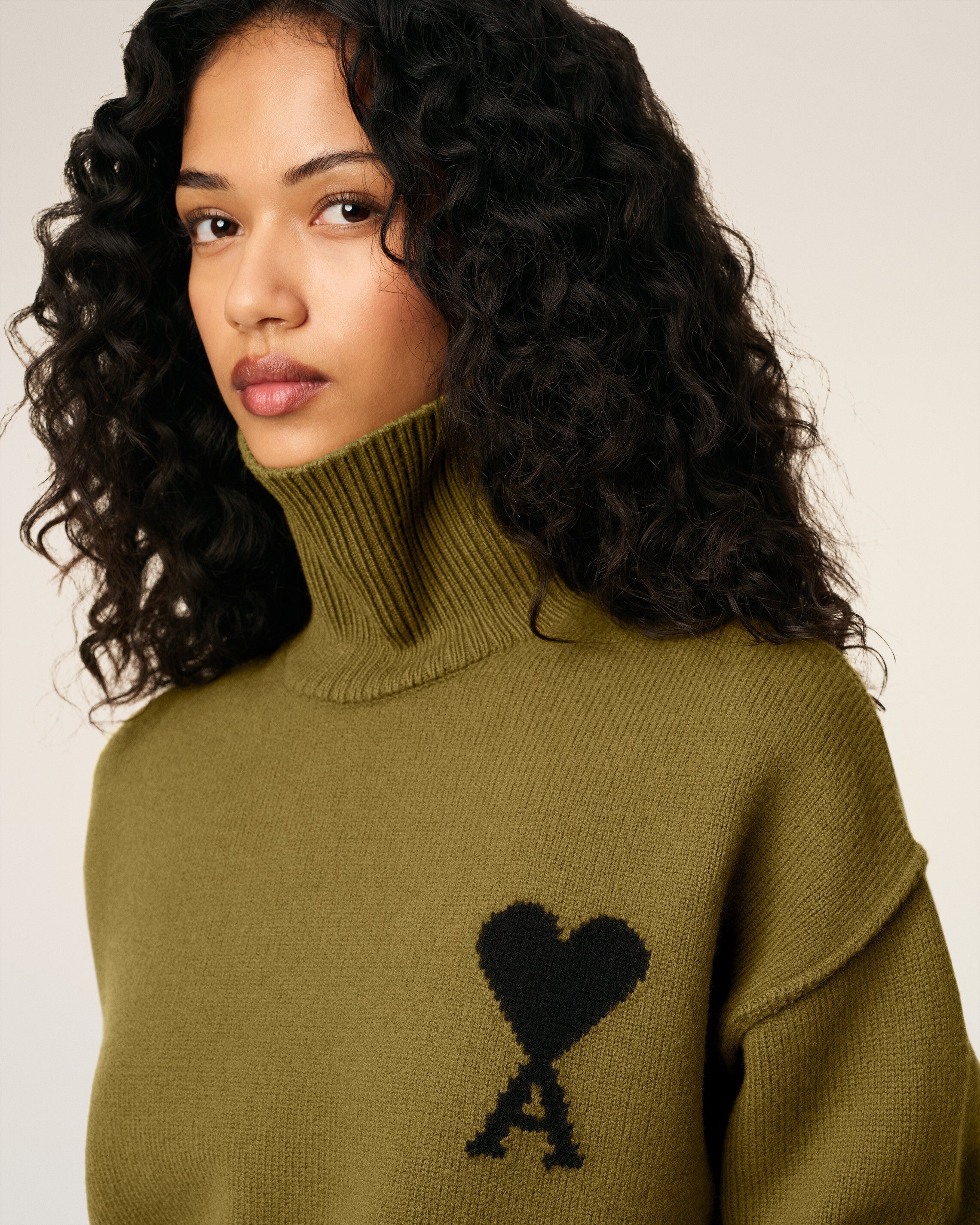 Pull Kaki Col Cheminée Ami De Coeur En Laine