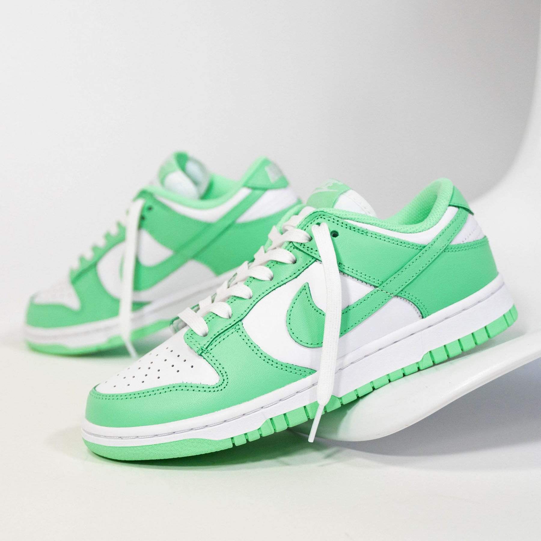 Dunk Low Wmns 'Green Glow'