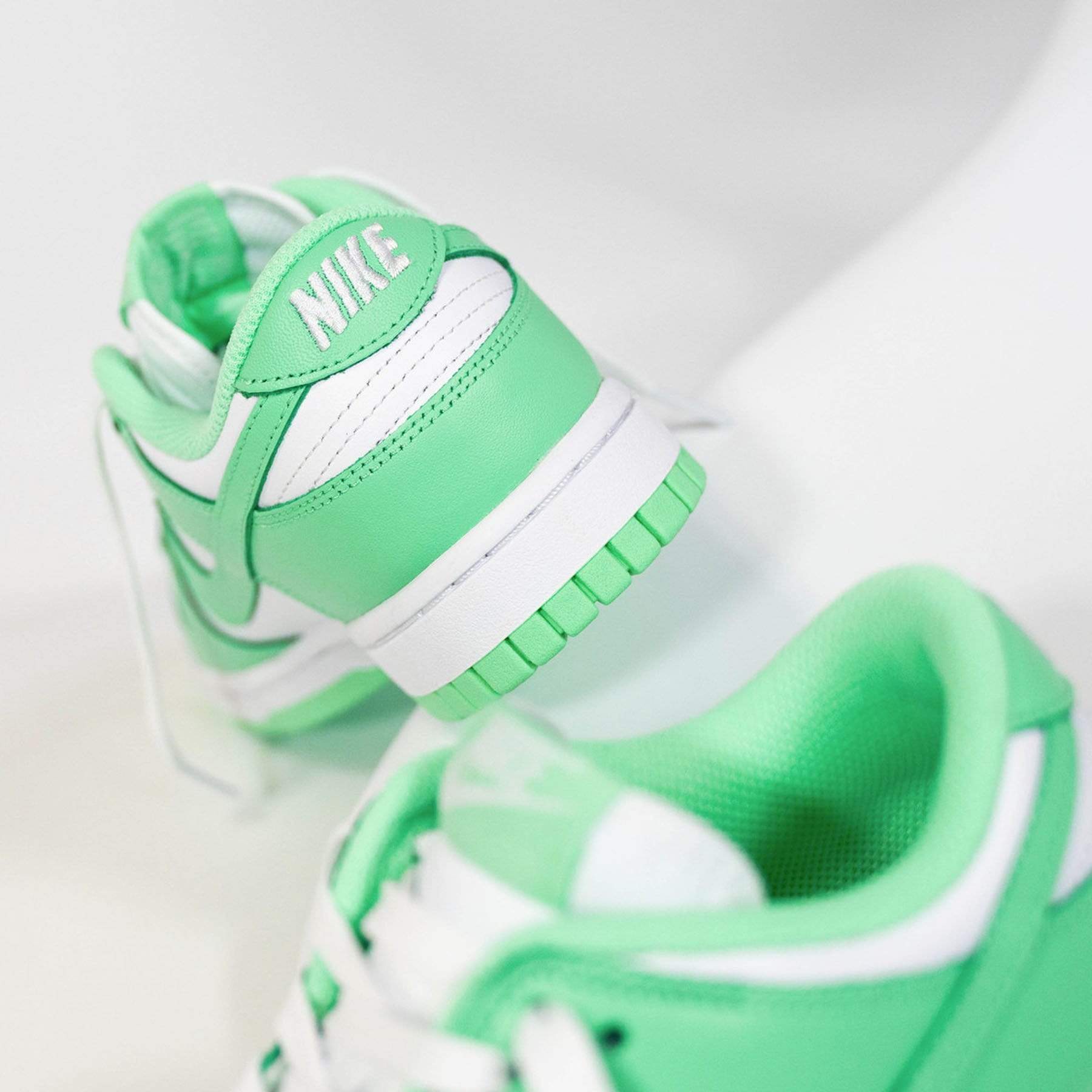 Dunk Low Wmns 'Green Glow'
